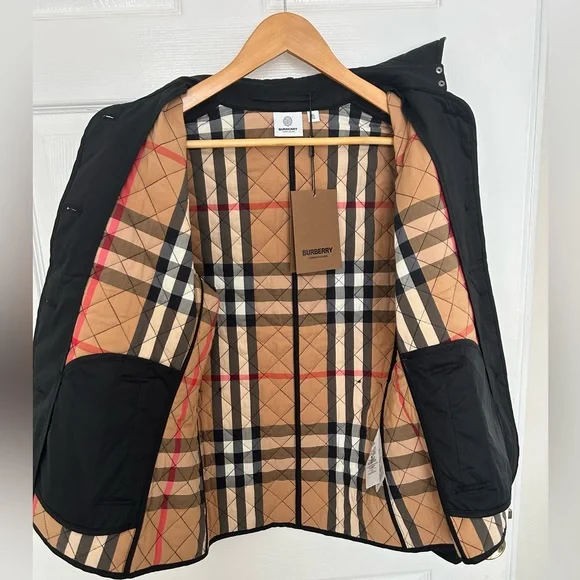 Burberry Black Quilted Puffer Jacket - Picture 7 of 17